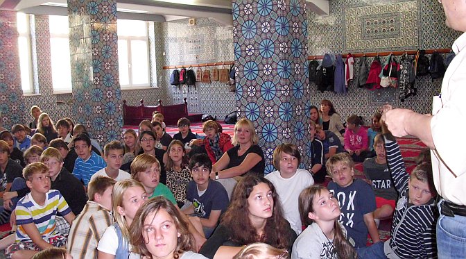 30.09.11 - Besuch der 6. Klassen in der Centrum Moschee in St. Georg - Foto © Luca (6b)
