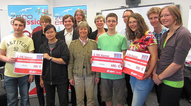 18.06.12 - Die Zero-Emission-Teams vom AvH mit Senatorin Jutta Blankau