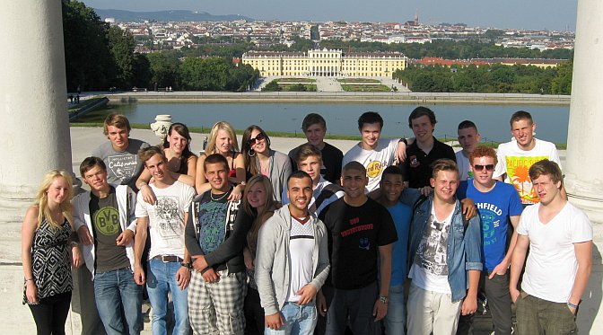 26.09.11 - Das Profil I (S3) des AvH - mit dem Schloss Schönbrunn im Hintergrund